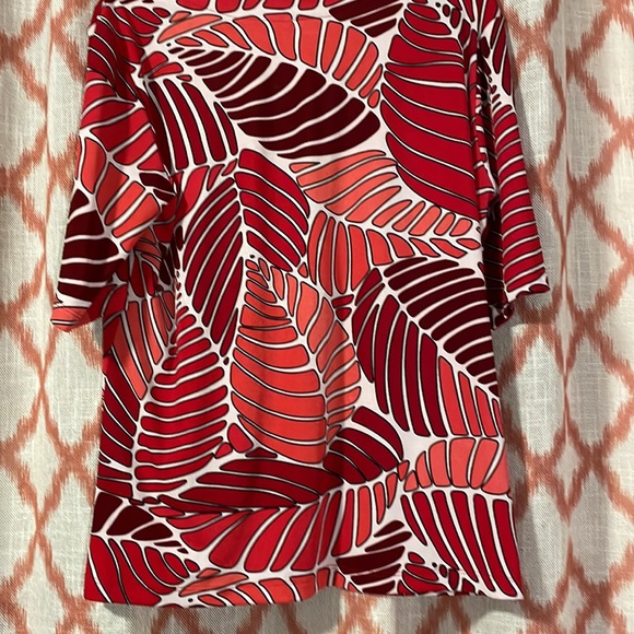 Women’s Leaf Print Blouse - Picture 3 of 3